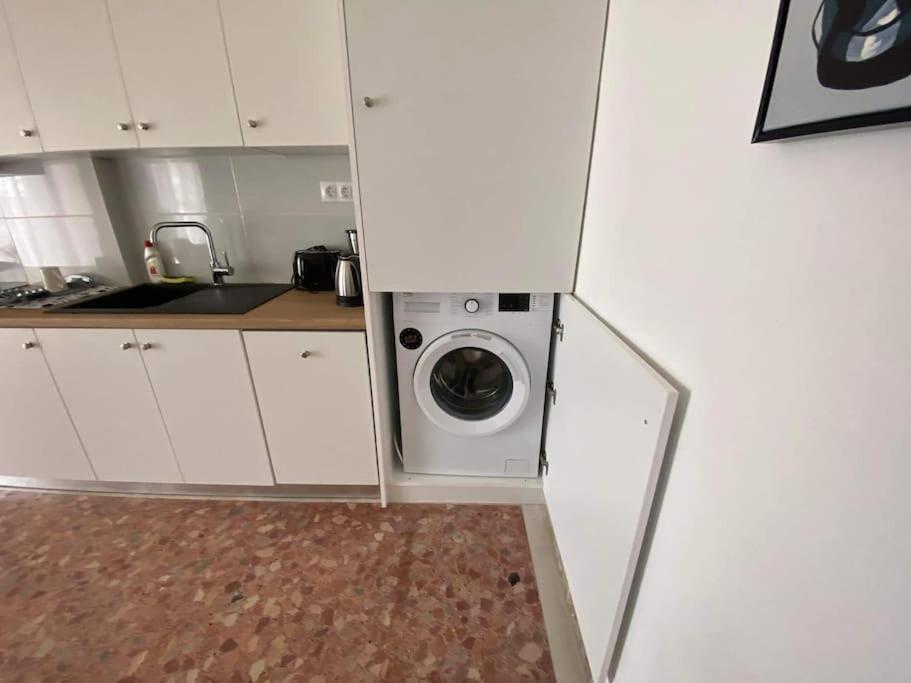 New! Flower Patio House 2 Bdr - Bbq - Wash Machine Lávrion Екстериор снимка