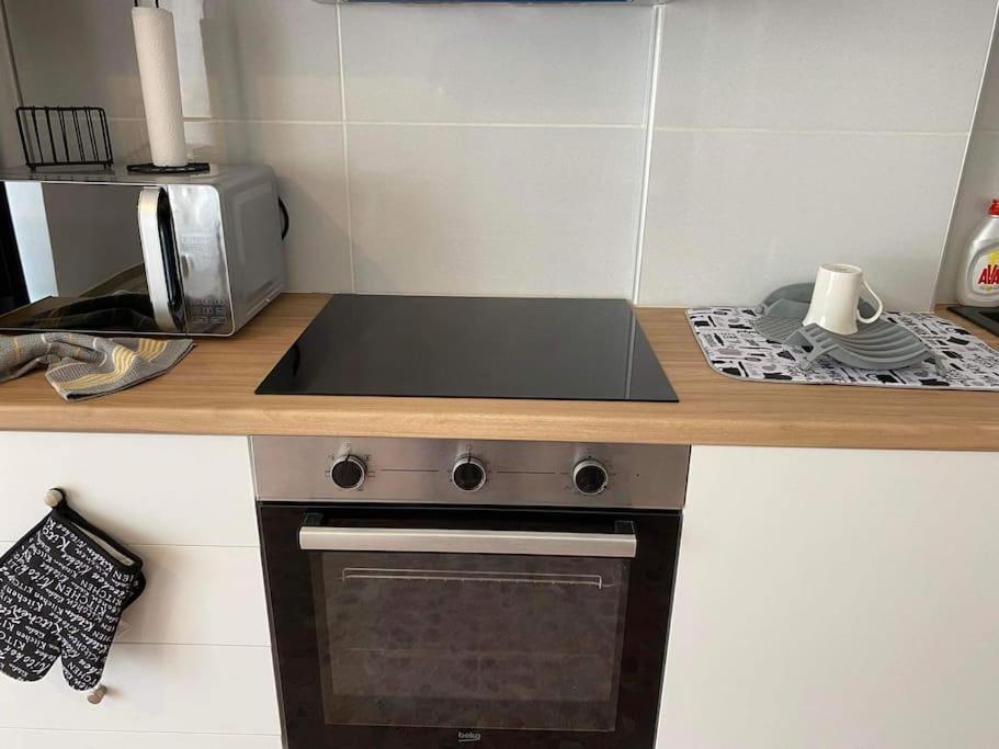 New! Flower Patio House 2 Bdr - Bbq - Wash Machine Lávrion Екстериор снимка